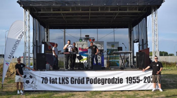 W miniony weekend swój jubileusz obchodził klub LKS Gród Podegrodzie , który świętował 70-lecie! Życzymy wszystkiego dobrego i gratulujemy tak fantastycznego sezonu w tym ważnym dla klubu czasie! 🔝😎⚽