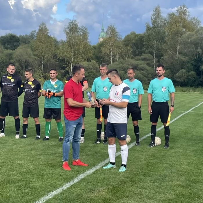 W dniu wczorajszym przed spotkaniem KS Helena Nowy Sącz z GKS Zawisza nagrodę za najlepszego strzelca Klasy Okręgowej oraz Złoty But dla najlepszego strzelca wszystkich lig okręgowych odebrał Tomasz Cięciwa z KS Helena! 🔝⚽⚡

Jeszcze raz gratulujemy!😎👍🏟️